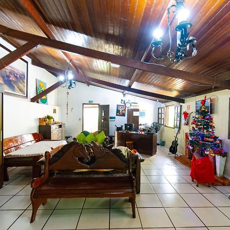 Hostel Chapada Dos Guimaraes Bagian luar foto
